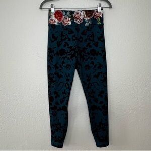 Johnny Was Bee Active Athletic Capri Cropped Leggings Blue Floral‎ Women’s Small